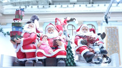 Santa claus statues in store window during christmas