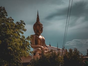 Statue of buddha against sky