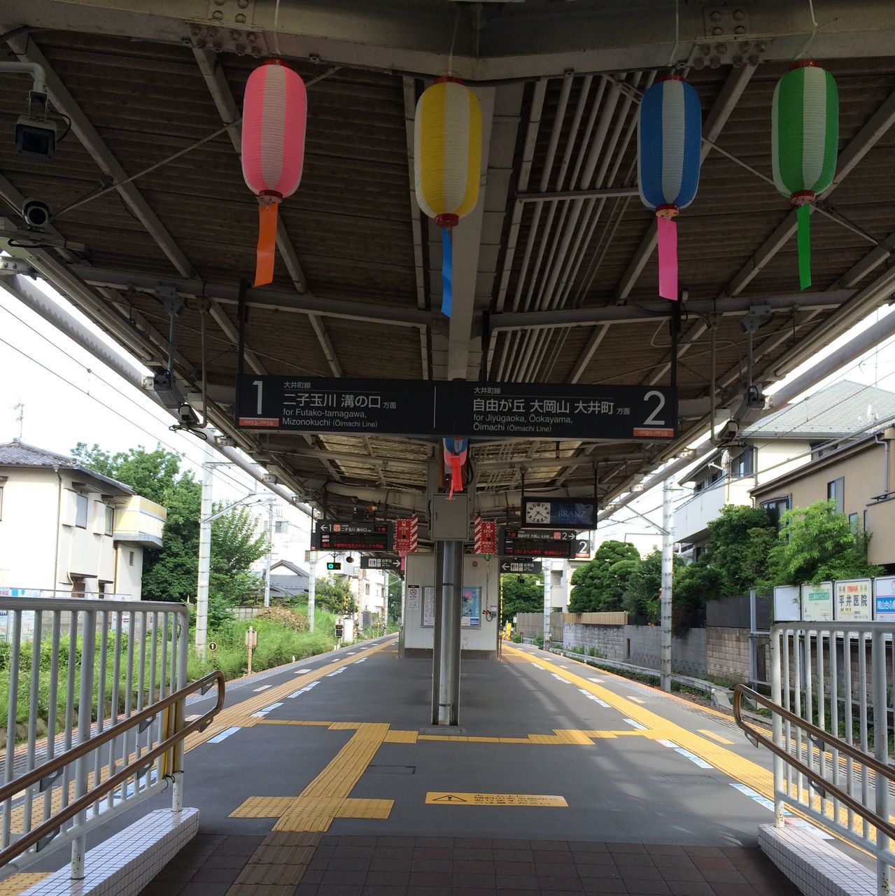 architecture, built structure, the way forward, building exterior, transportation, empty, diminishing perspective, ceiling, architectural column, city, connection, railing, railroad station platform, sunlight, bridge - man made structure, incidental people, day, indoors, vanishing point, no people