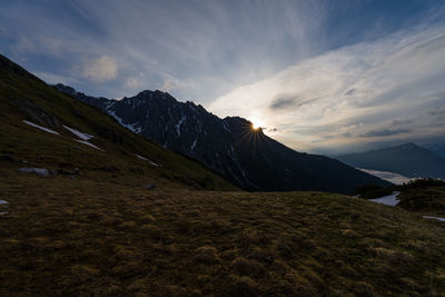 Scenic view of landscape against sky in the alpes