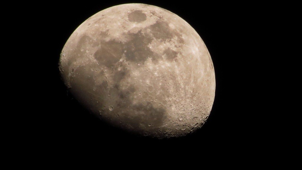 Enero y su Luna Querétaro Photooftheday Sky Fotografia Mexico Moon Night Luna Enero Astronomy Space Half Moon Moon Space Exploration Clear Sky Moon Surface Discovery Moonlight Planetary Moon