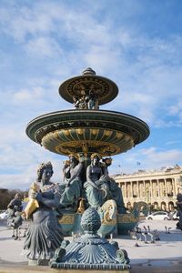 Sculptures at fountain 