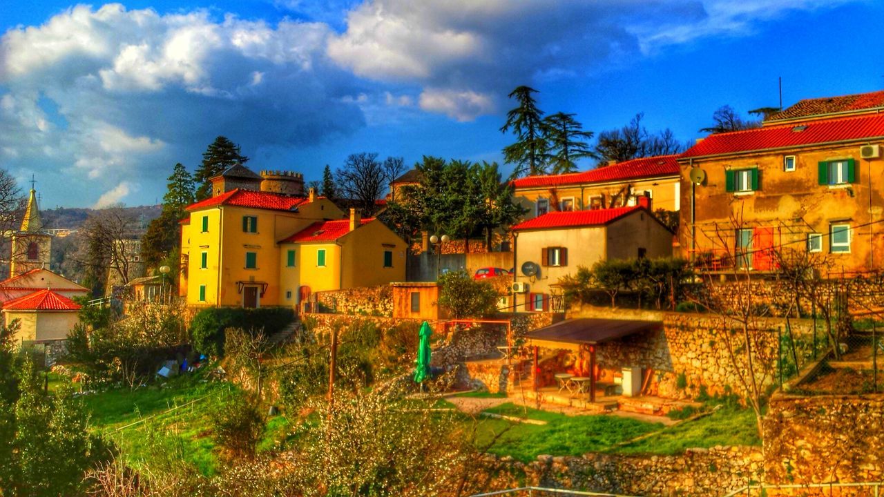 building exterior, architecture, built structure, sky, house, residential structure, residential building, tree, cloud - sky, cloud, blue, residential district, town, plant, building, outdoors, day, village, no people, window