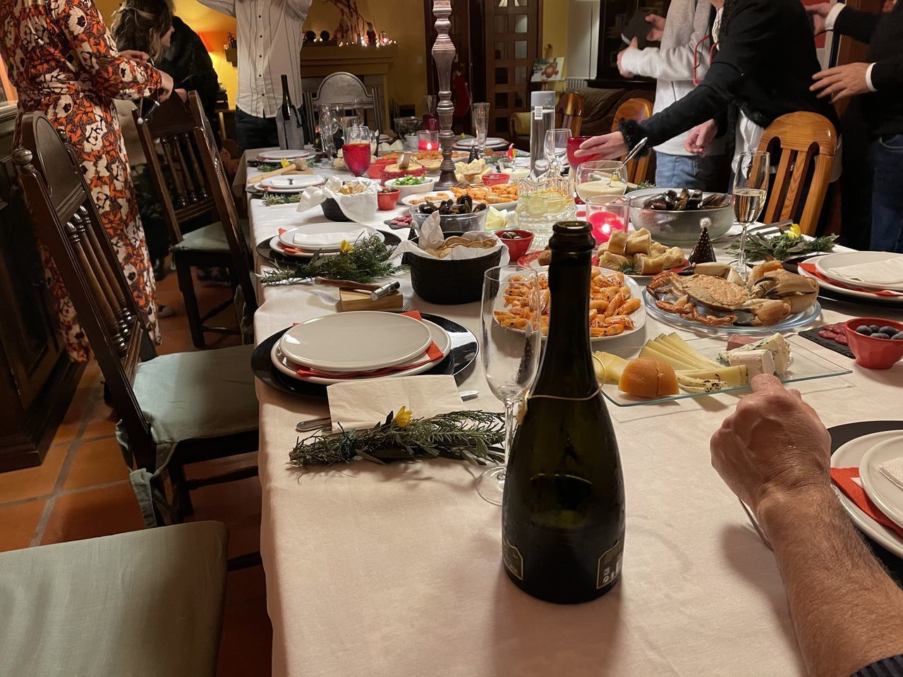 HIGH ANGLE VIEW OF PEOPLE SERVED IN RESTAURANT