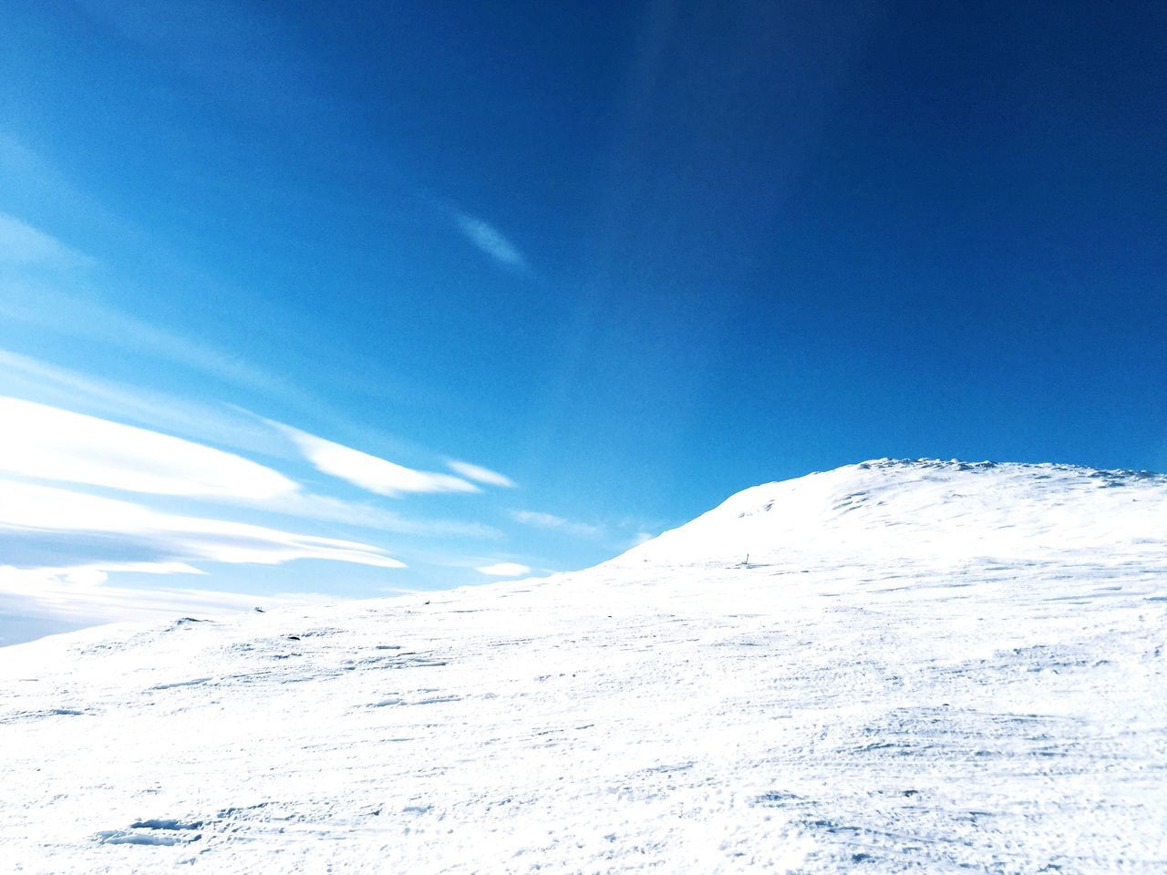 snow, winter, cold temperature, blue, tranquil scene, mountain, tranquility, scenics, beauty in nature, landscape, season, nature, mountain range, snowcapped mountain, sky, copy space, white color, clear sky, weather, non-urban scene