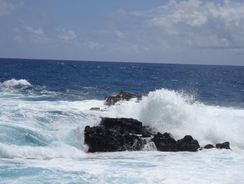 Waves splashing on rocks