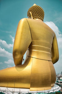 Giant golden buddha statue of dhammakaya thep mongkol buddha in wat paknam bhasicharoen temple