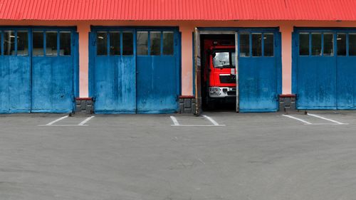 Land vehicle in building by road