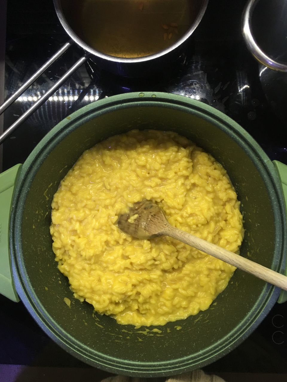 CLOSE-UP OF YELLOW NOODLES WITH BOWL