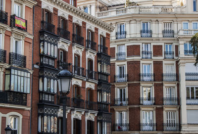 Historical houses in madrid, spain. mediterranean street in the classic chamberí neighborhood.