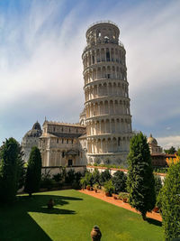 Low angle view of tower of pisa against sky