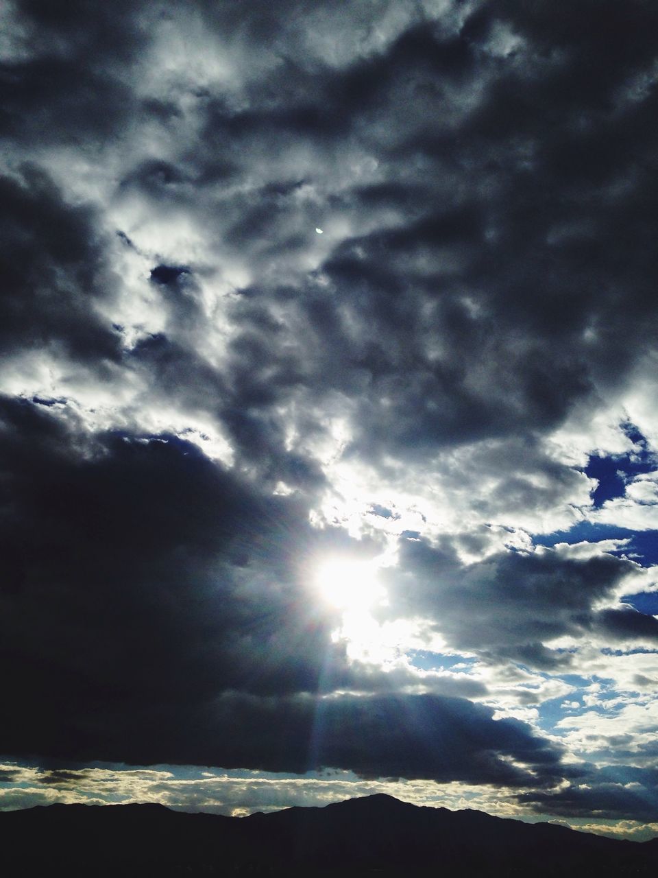 sky, cloud - sky, sun, sunbeam, cloudy, scenics, beauty in nature, tranquil scene, sunlight, tranquility, cloud, nature, weather, idyllic, lens flare, cloudscape, low angle view, landscape, overcast, sunset