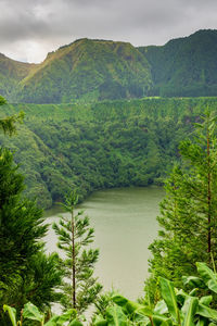 Viewpoint lagoa de santiago in sao miguel islands, azores. scenic view of volcanic lake