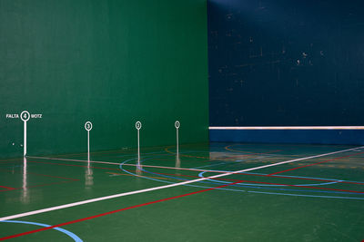 Fronton court to practice indoor sports such as basque pelota, handball or basket tip