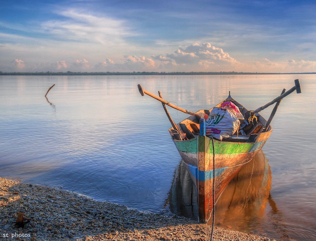 water, sky, nautical vessel, tranquility, sea, cloud - sky, transportation, tranquil scene, scenics, boat, beauty in nature, mode of transport, nature, lake, cloud, reflection, moored, sunset, idyllic, outdoors