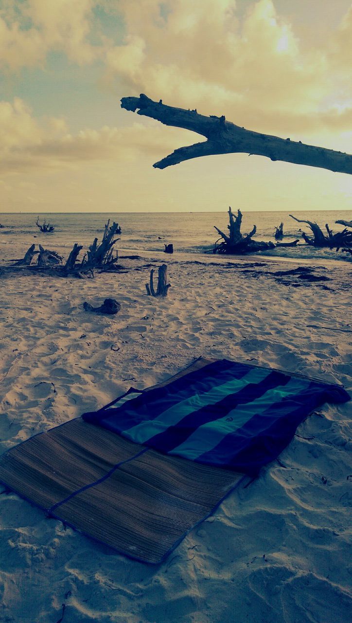 beach, sea, sky, sand, shore, water, sunset, tranquility, scenics, tranquil scene, beauty in nature, horizon over water, nature, cloud - sky, vacations, idyllic, orange color, outdoors, cloud, non-urban scene