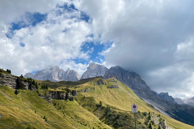 Parco naturale paveneggio pale di s. martino.  percorso panoramico in moto da strada