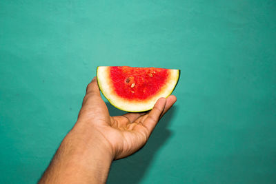 Close-up of hand holding apple