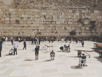 People against wailing wall