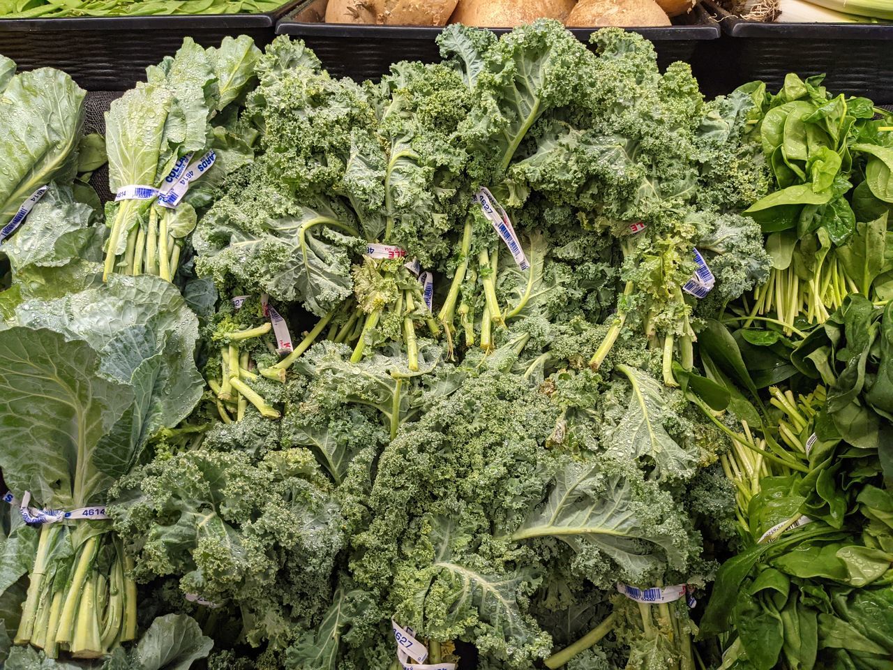 HIGH ANGLE VIEW OF VEGETABLES AT MARKET