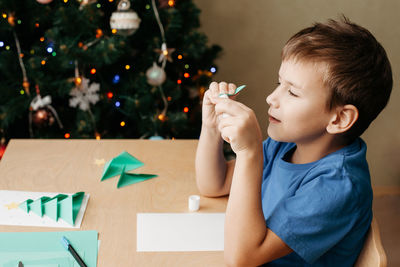 Step 5 of making christmas card. glue the prepared parts of the christmas tree on the card sheet