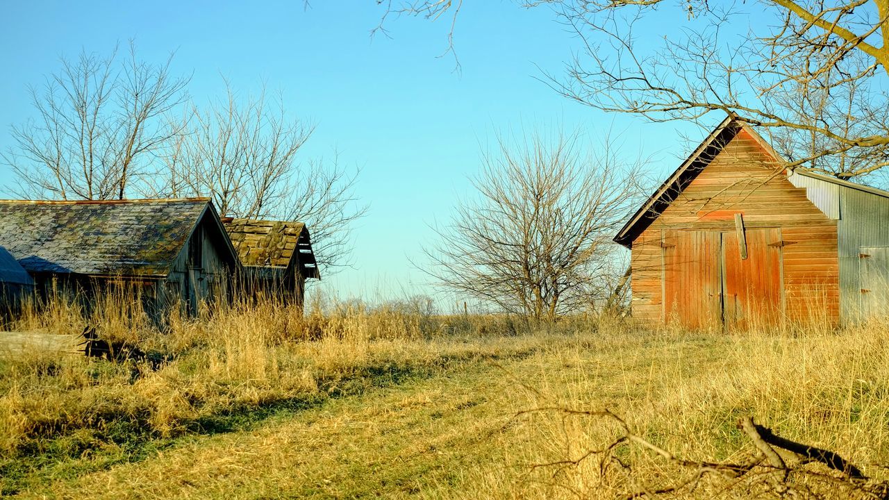 BUILT STRUCTURE AGAINST SKY