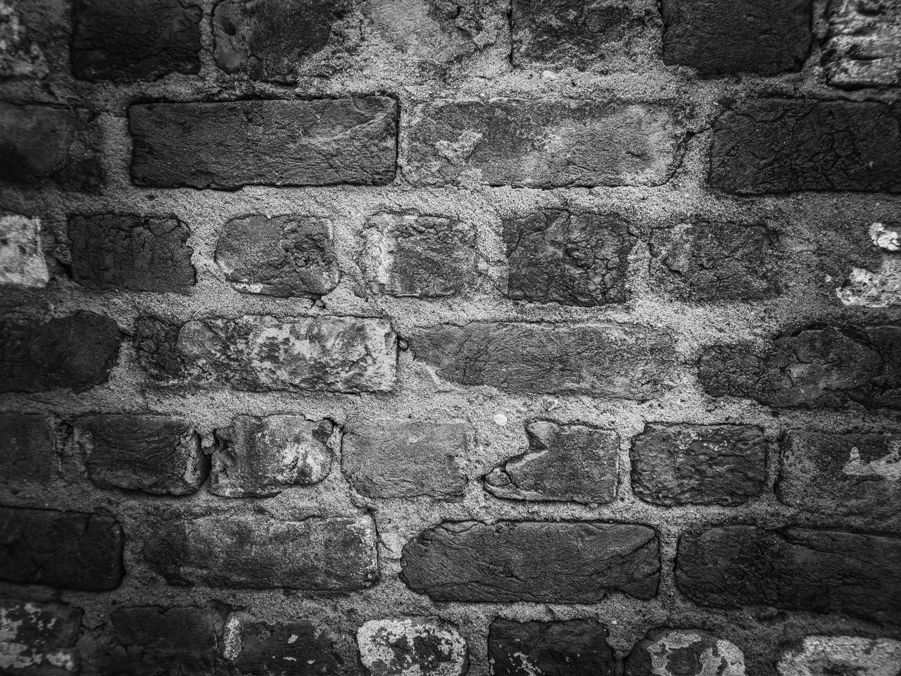 FULL FRAME SHOT OF STONE WALL