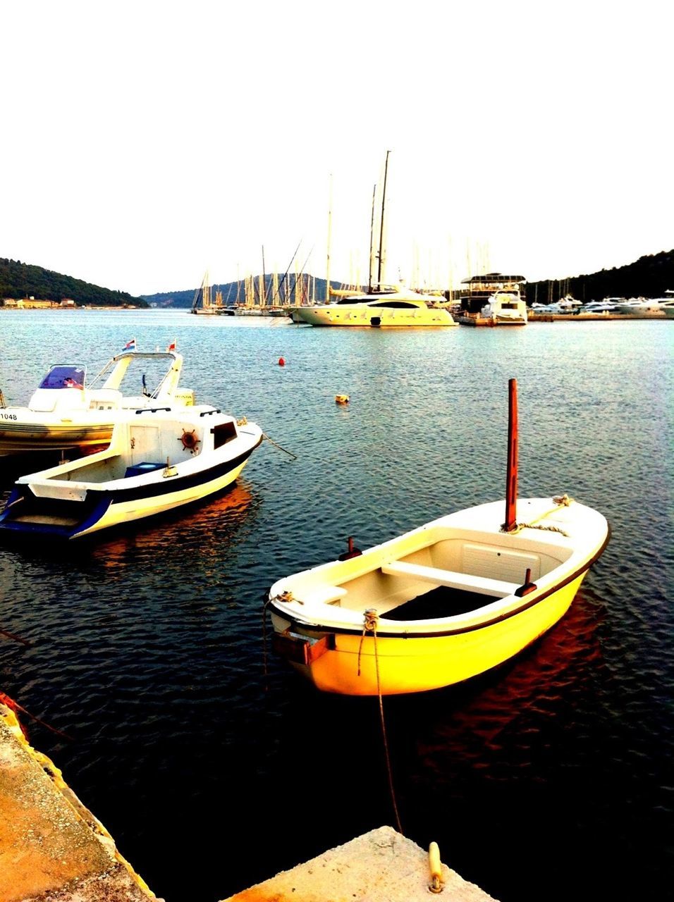 nautical vessel, boat, moored, transportation, water, mode of transport, clear sky, tranquil scene, lake, tranquility, sea, copy space, rowboat, nature, travel, river, pier, sky, harbor, no people