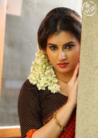 Portrait of a beautiful young woman