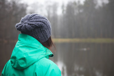 Young pretty brunette discovering new landscapes.