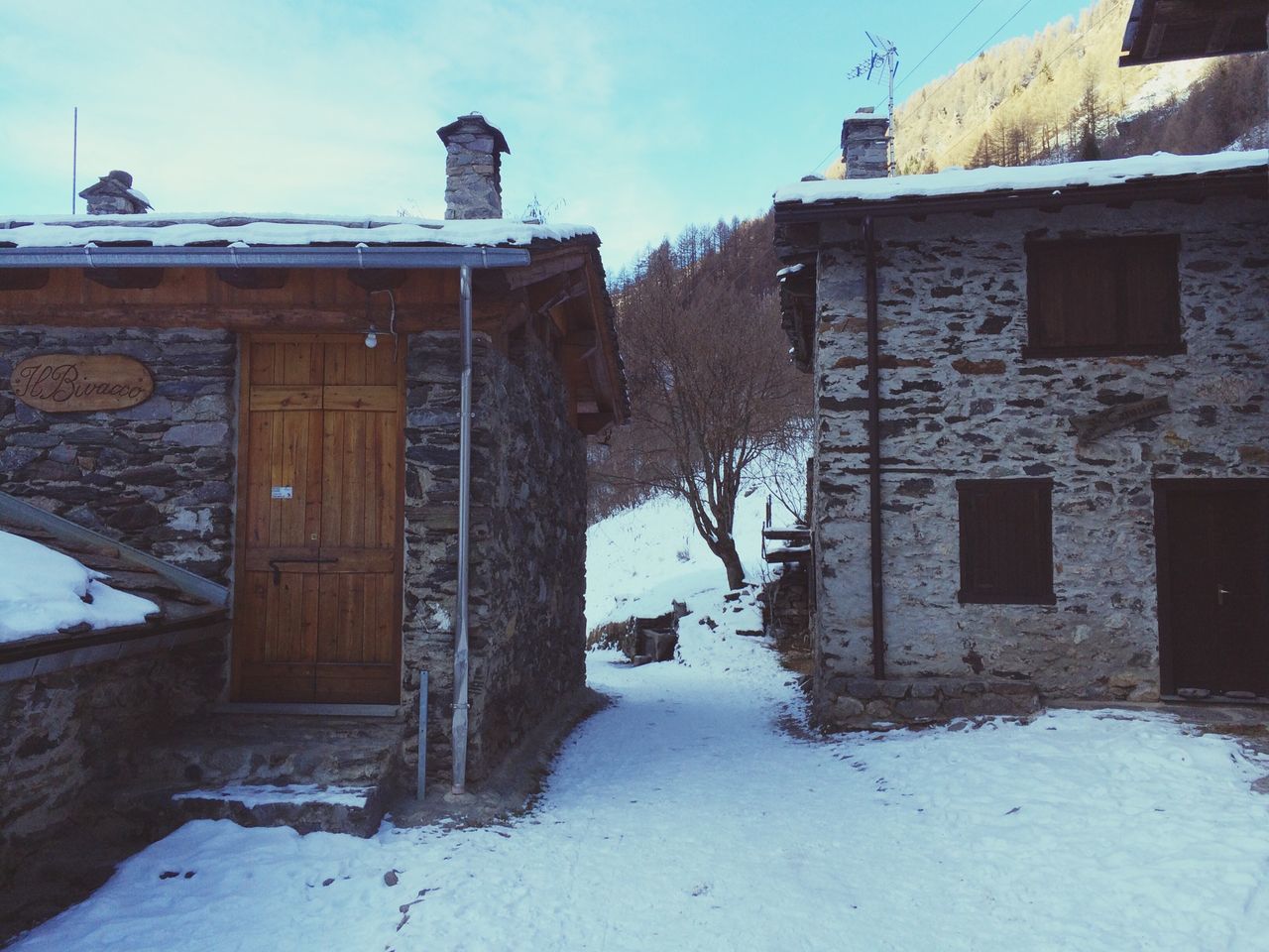 snow, winter, cold temperature, built structure, architecture, building exterior, house, season, weather, covering, residential structure, white color, frozen, residential building, sky, covered, outdoors, day, snow covered, building