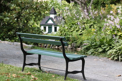 Empty bench in park