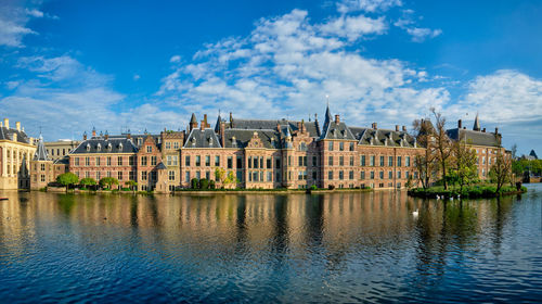 Hofvijver lake and binnenhof , the hague