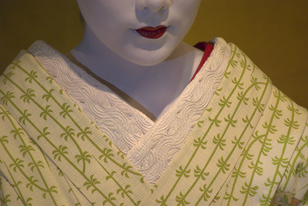 CLOSE-UP OF WOMAN WEARING HAT