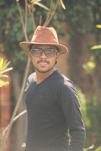 Portrait of young man wearing sunglasses