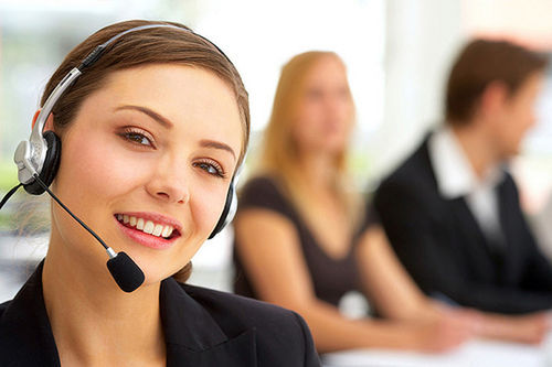 CLOSE-UP OF SMILING WOMAN USING LAPTOP