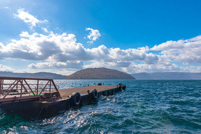  lake towada lakeside pier in autumn. towada hachimantai national park, aomori prefecture, japan