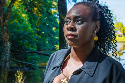 Portrait of mid adult woman looking away