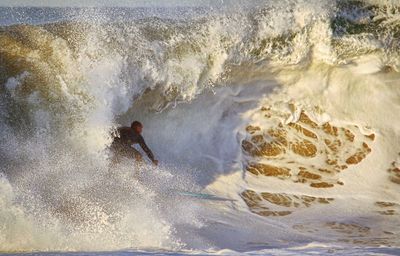 Waves splashing in sea