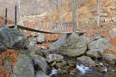 Water flowing through rocks on wall