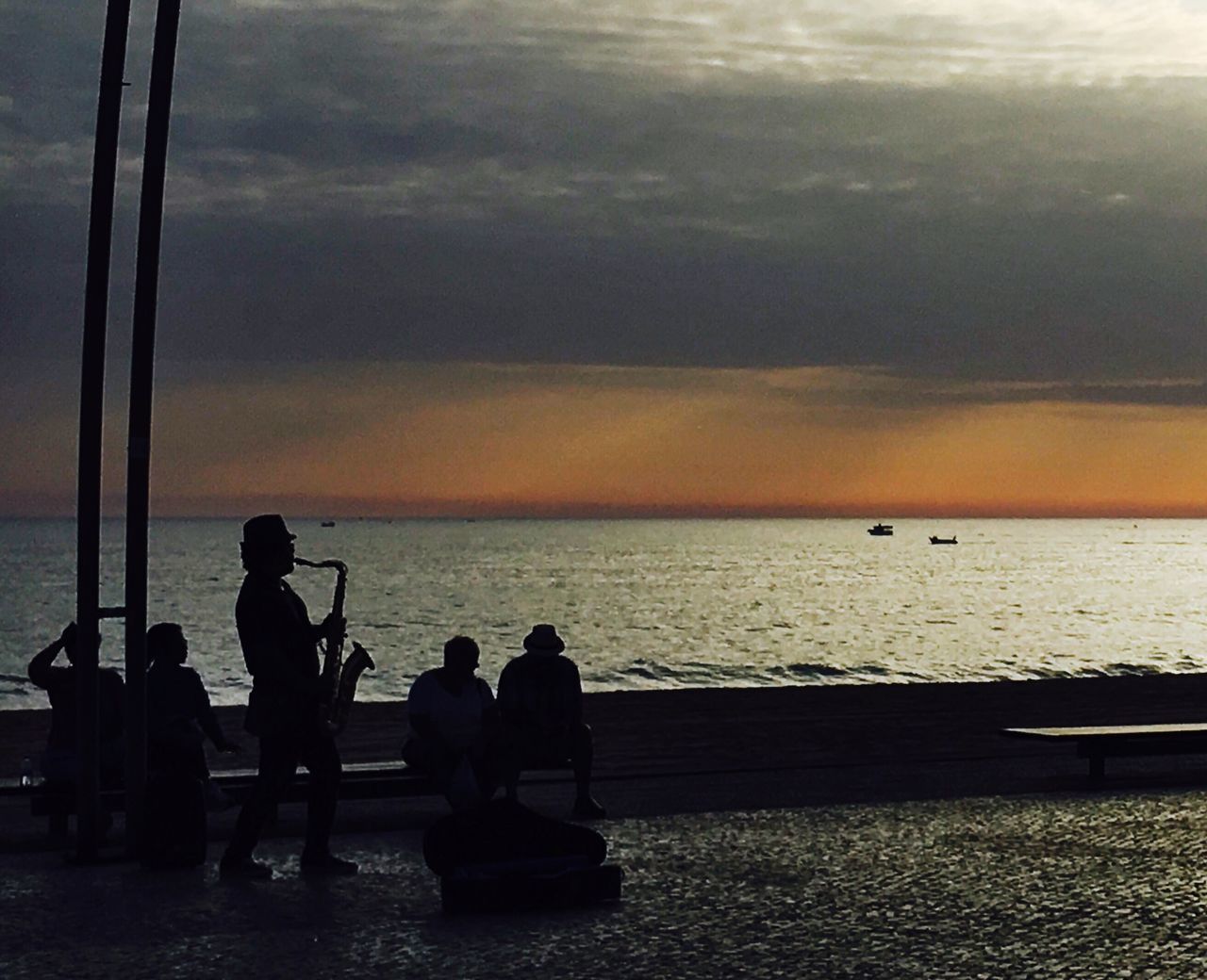 SILHOUETTE PEOPLE AT BEACH AGAINST SKY DURING SUNSET