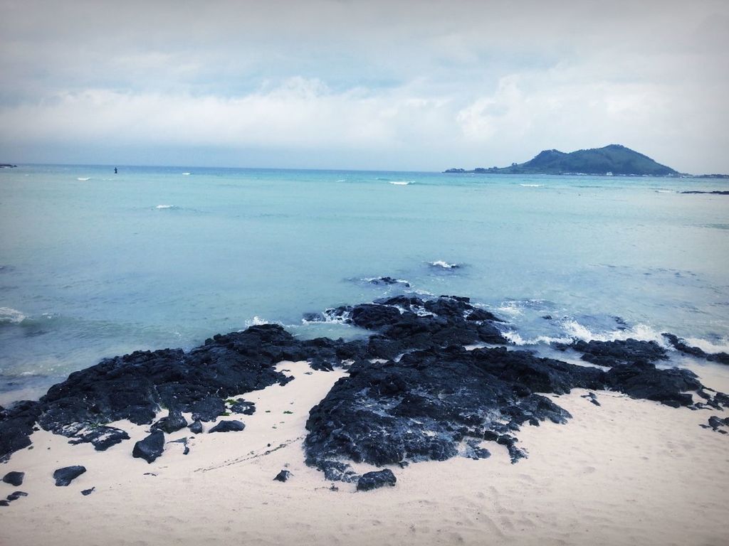 sea, beach, water, sky, horizon over water, tranquil scene, tranquility, shore, scenics, beauty in nature, sand, nature, cloud - sky, coastline, idyllic, cloud, cloudy, remote, rock - object, non-urban scene