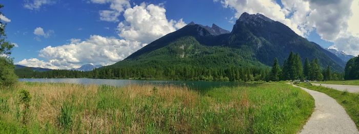 Panoramic view of lake and mountains against sky