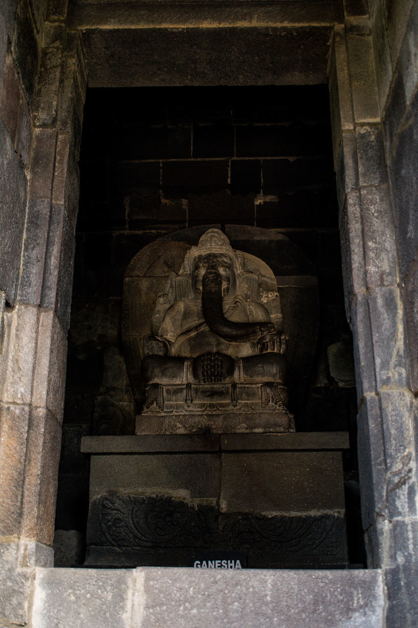 STATUE IN HISTORIC BUILDING