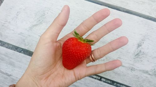 Close-up of hand holding ice cream