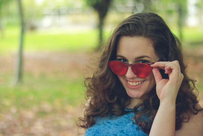 Beautiful teenage girl wearing sunglasses while standing outdoors