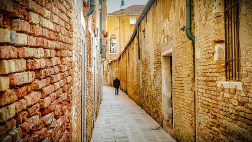 Narrow alley amidst buildings in city