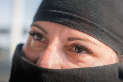 White woman covered according to muslim ritual