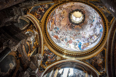 Arch curves inside an altar located in sant ignazio, rone