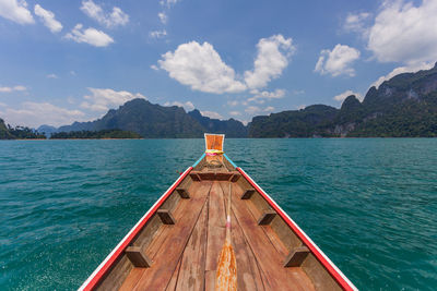 Ratchaprapa dam in khao sok national park, thailand. beautiful panorama view of mountain and lake